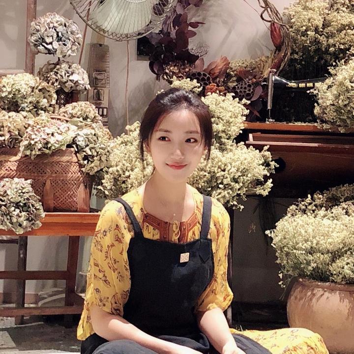 粉丝数 获赞数 视频数 菅纫姿自我介绍 工作邮箱