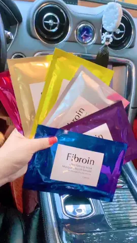 现在这个社会，自己不够强大认识谁都没用，梧桐树够大自然落凤凰，低三下四维持社会关系，不如默默提升自己。